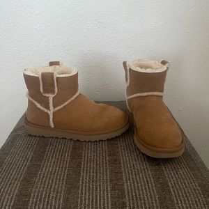 UGG SHORT SHERPA BOOTS